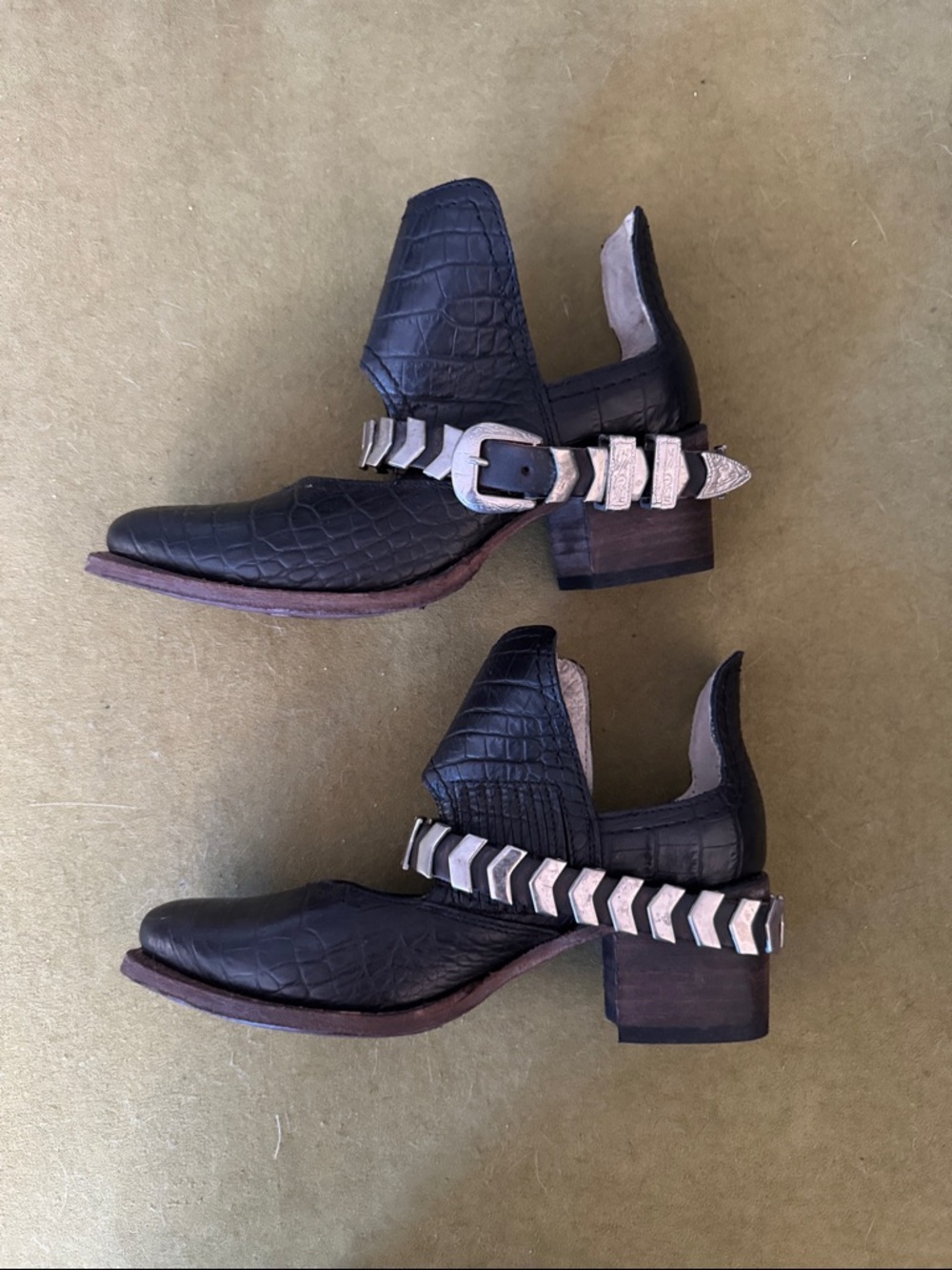 FREEBIRD Blade Cut Out Bootie in Black Croc Size 6 EUC - Picture 2 of 7